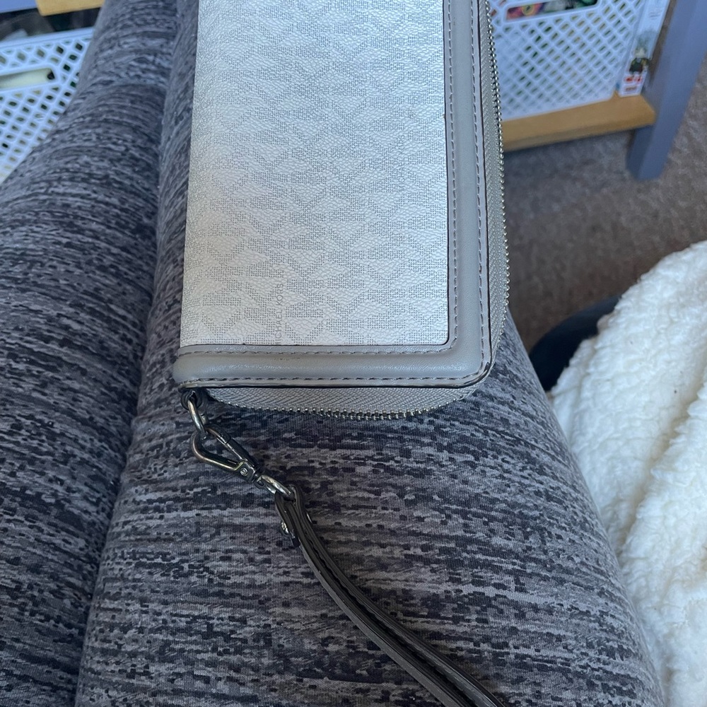 MK wallet - Picture 3 of 3